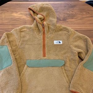 Men’s North Face medium half zip campshire